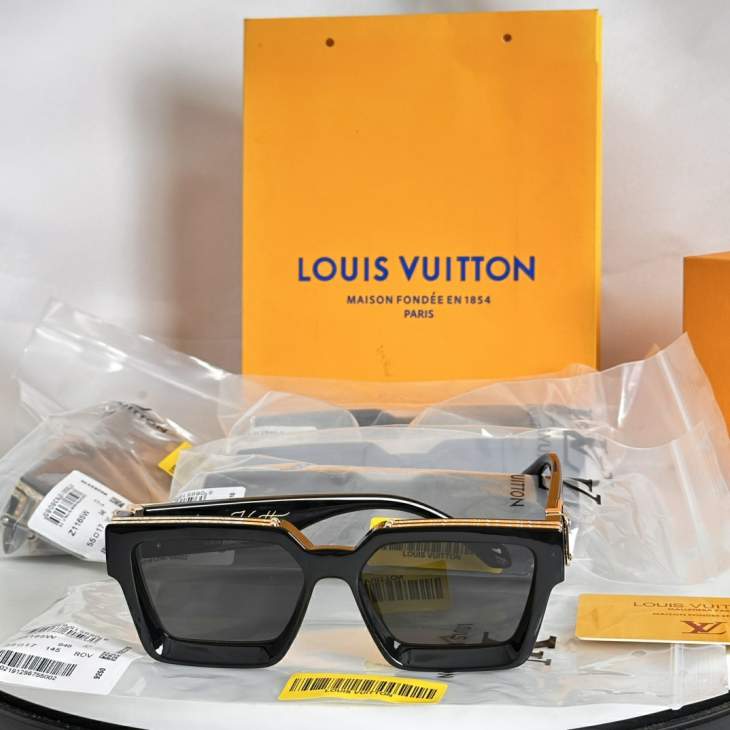 Picture of Louis Vuitton Sunglasses _SKUfw75841803fw